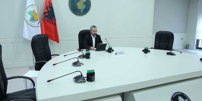 Miratohen rregullat e reja per financimin e zyrave me qira te partive politike